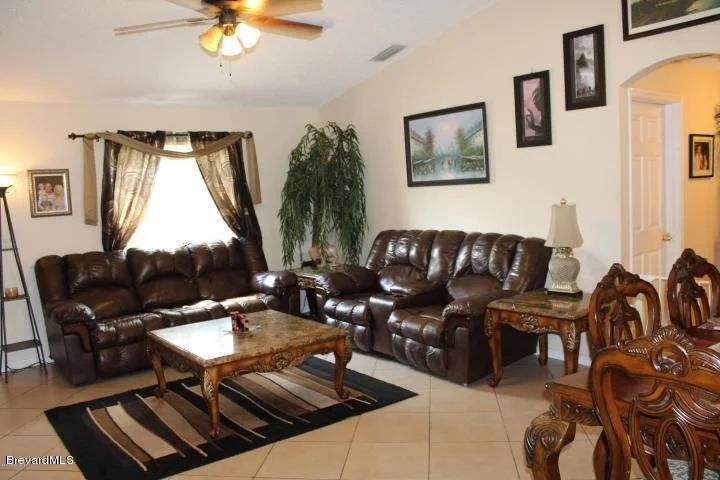 Photo of 6481 La Brea Avenue