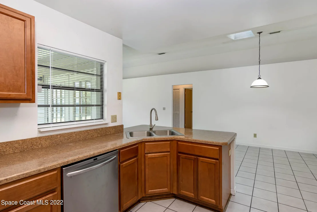 Photo of 1749 Tharp Road SE