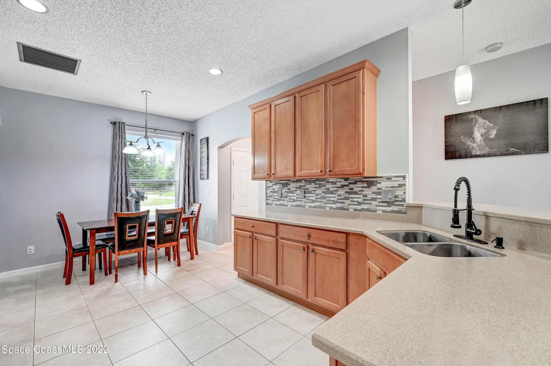 Photo of 880 Lyons Circle NW