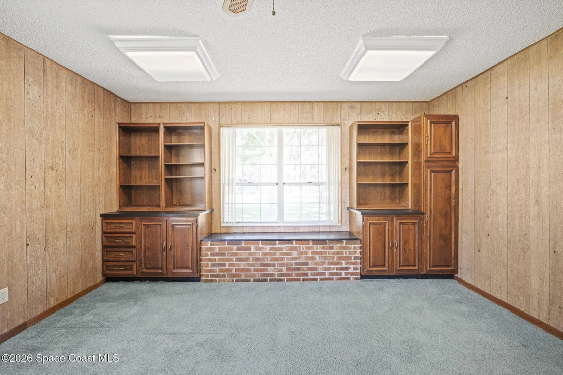 Photo of 945 Bluegrass Lane