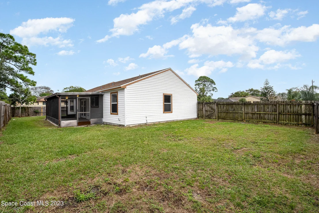 Photo of 5240 Devon Street