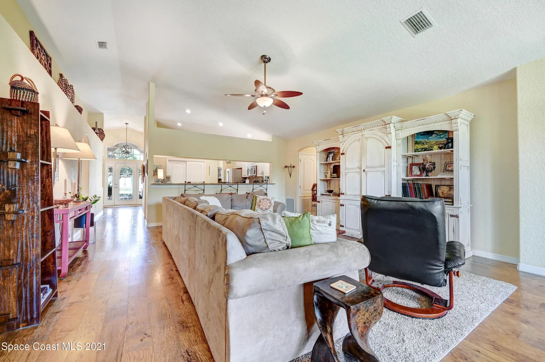 Photo of 992 Carriage Hill Road