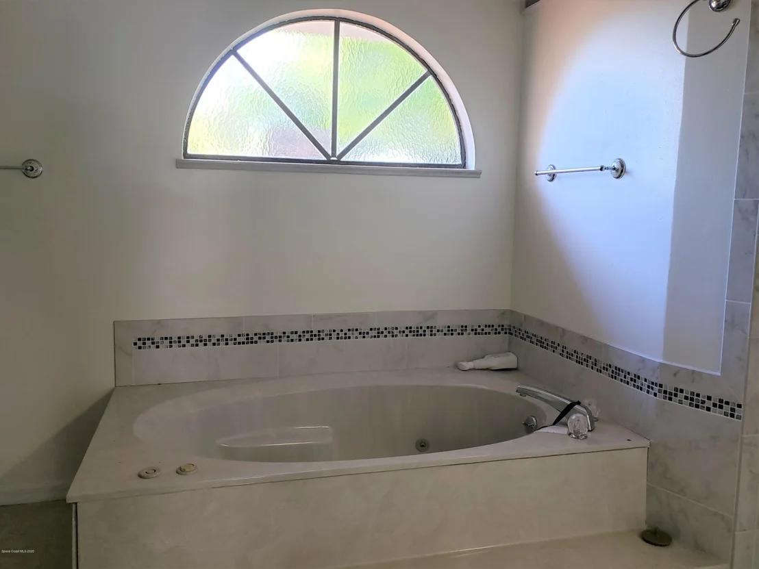 Photo of 1304 Heritage Acres Boulevard