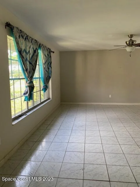 Photo of 927 Mariposa Drive NE