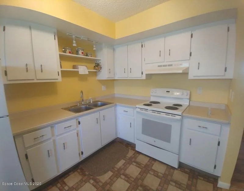 Photo of 790 Cobblestone Lane NE