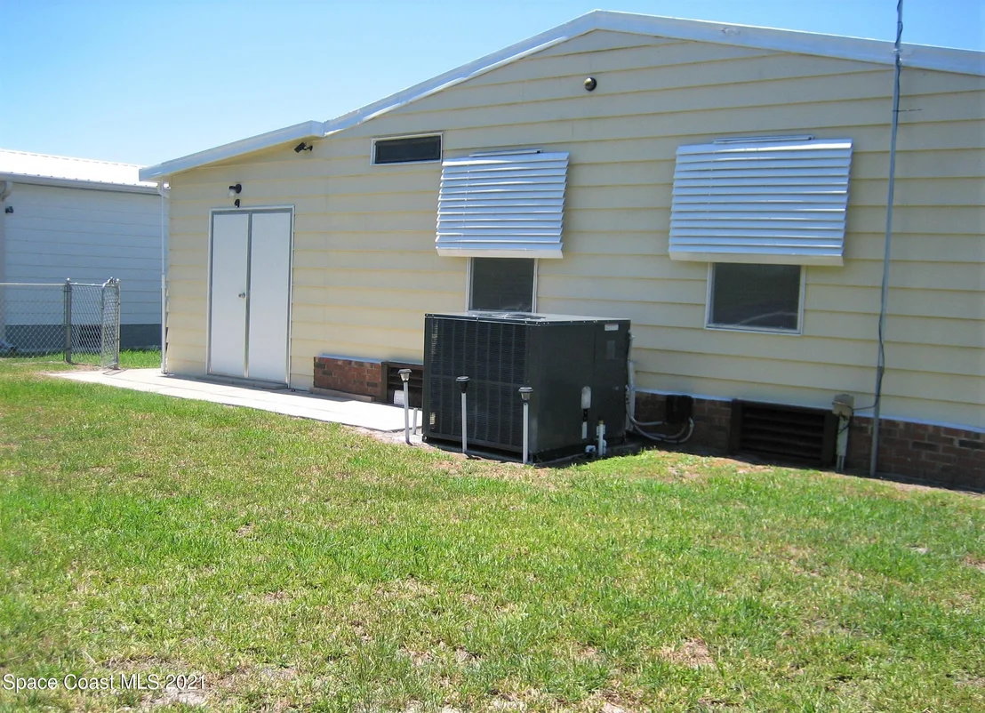 Photo of 2329 Coconut Palm Drive NE