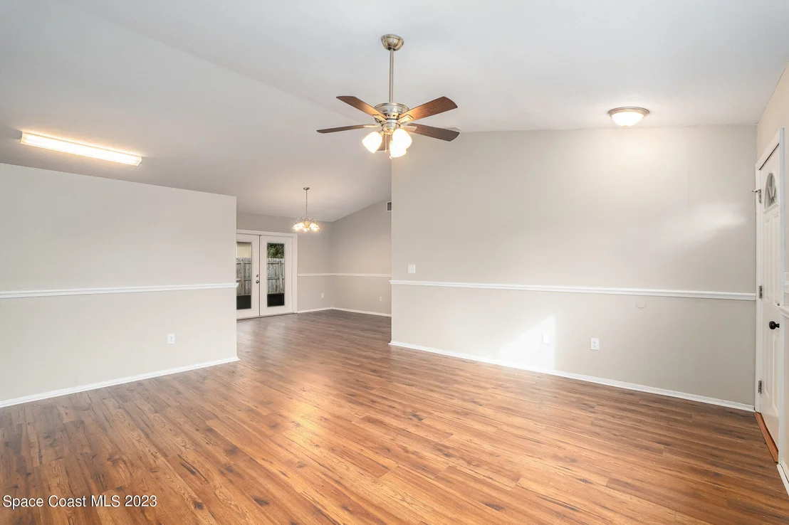 Photo of 5240 Devon Street