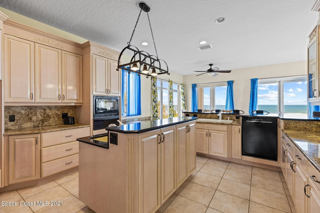 Photo of 735 Beach Street