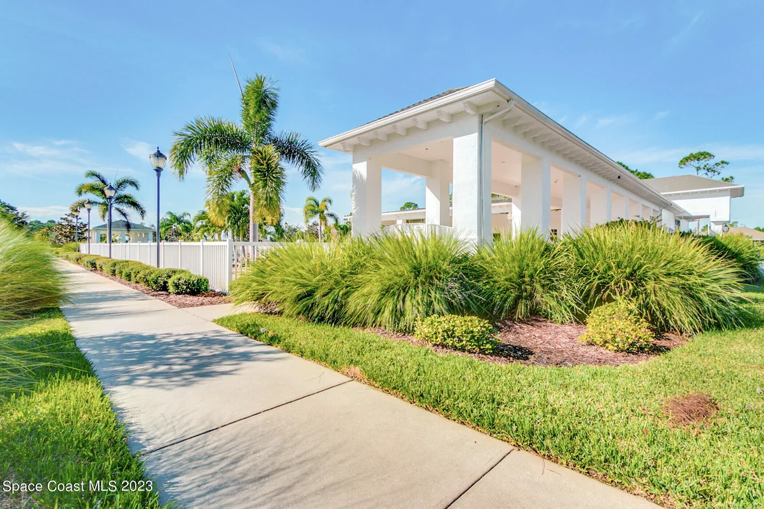 Photo of 2124 Windbrook Drive SE
