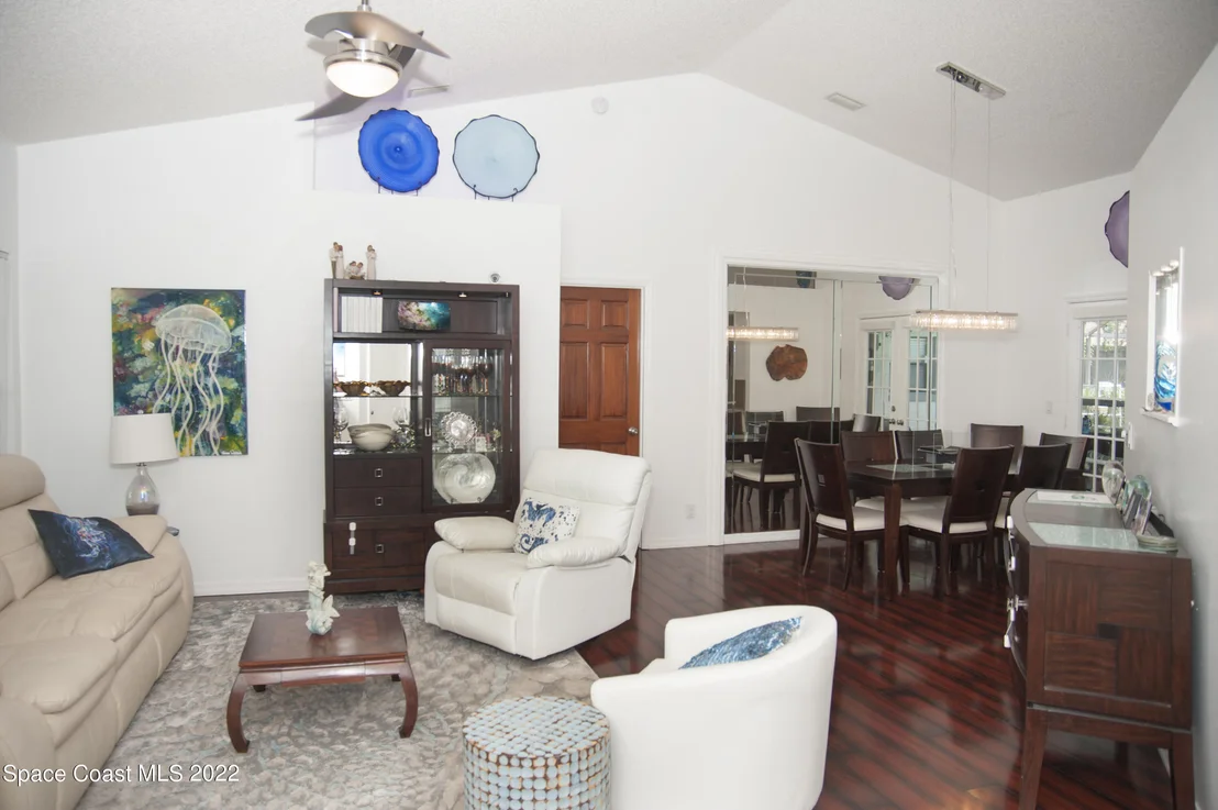 Photo of 968 Pelican Lane