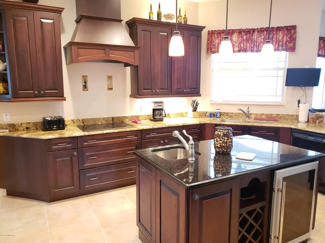 Photo of 2060 Windbrook Drive SE