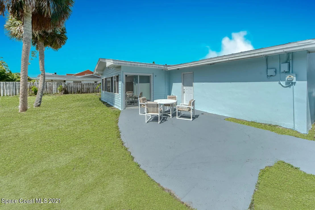 Photo of 1215 Pinetree Drive