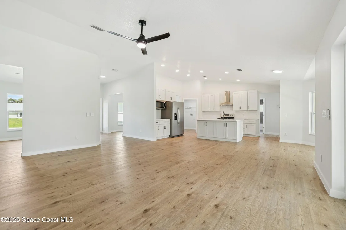 Photo of 1441 Eldron Boulevard SE