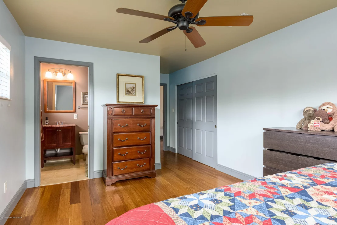 Photo of 932 Kings Post Road