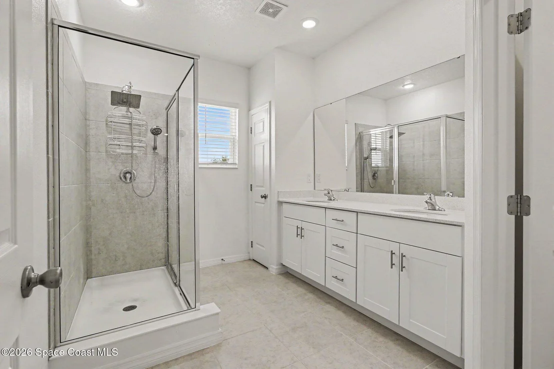Photo of 1180 Wycliffe Way