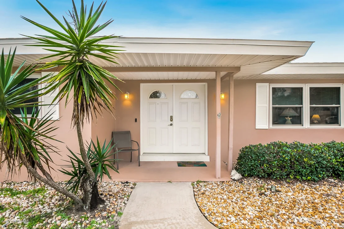 Photo of 565 Seabreeze Drive
