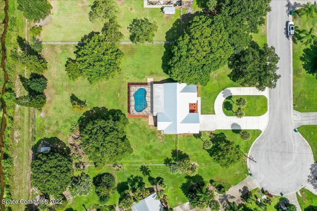 Photo of 2180 Bridle Path