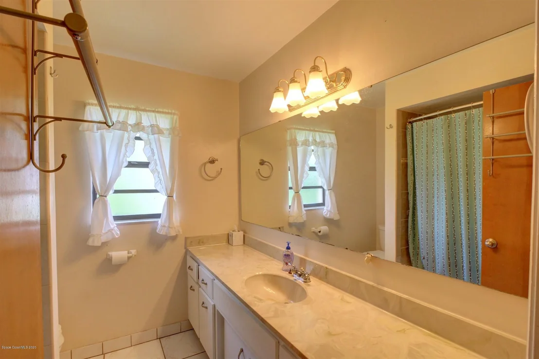 Photo of 881 Sunnybrook Lane