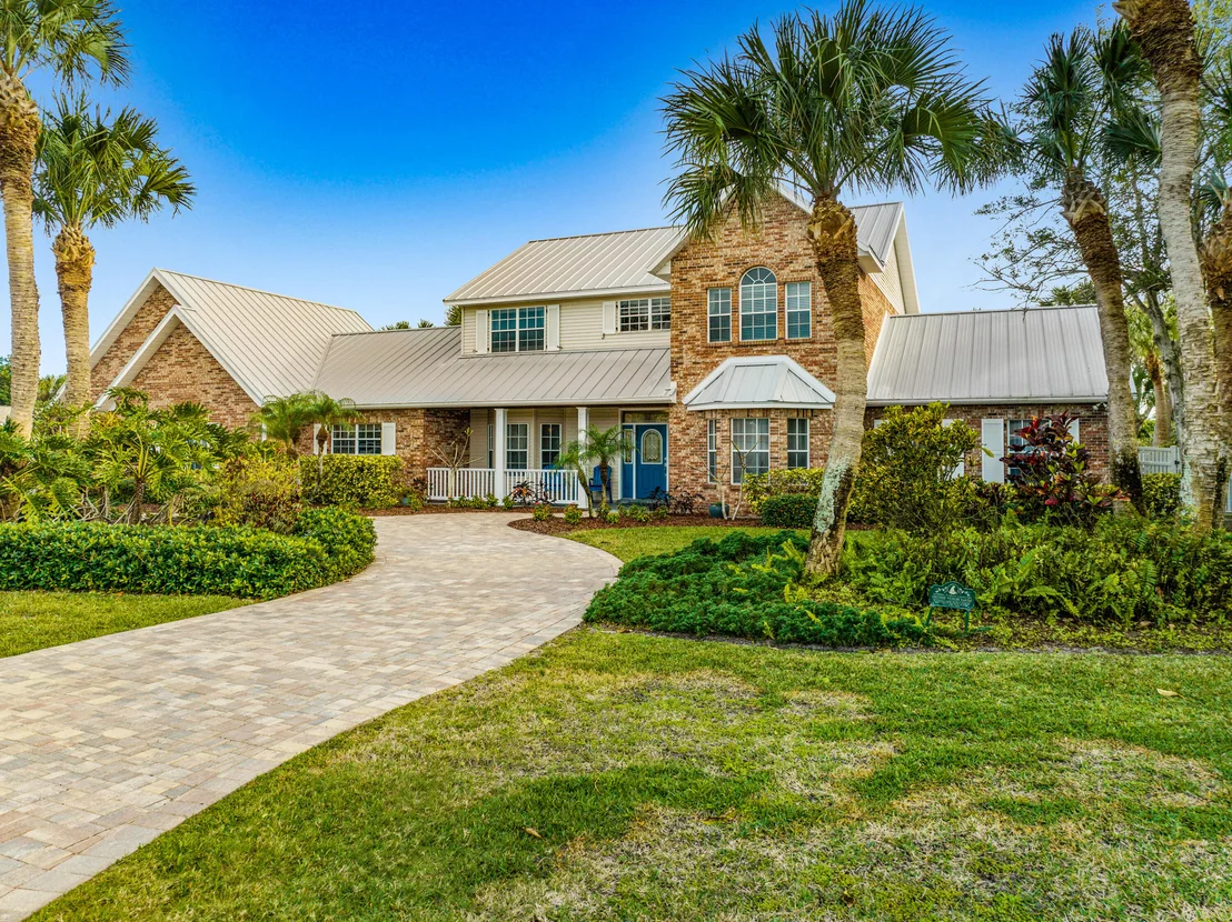 Photo of 225 Ormond Drive S
