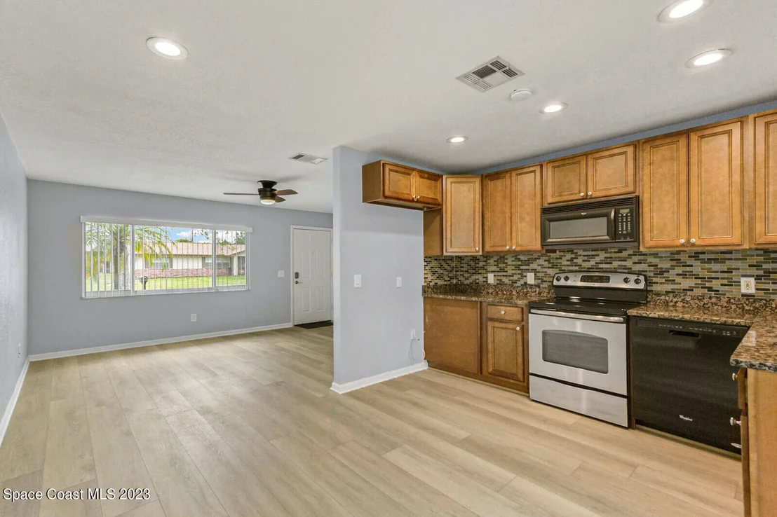 Photo of 736 Brevity Avenue NE