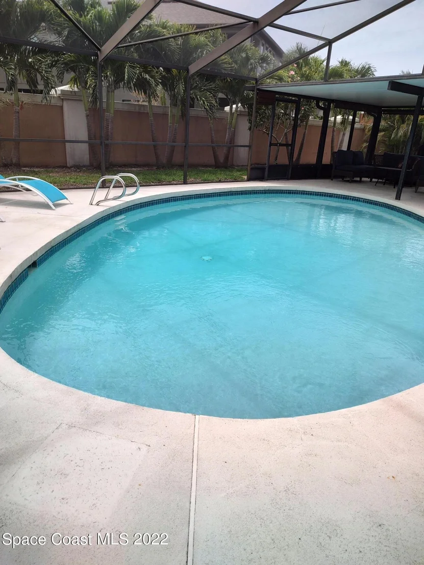 Photo of 1231 W Walnut Grove Way