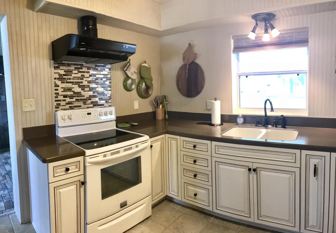 Photo of 727 Banyan Drive