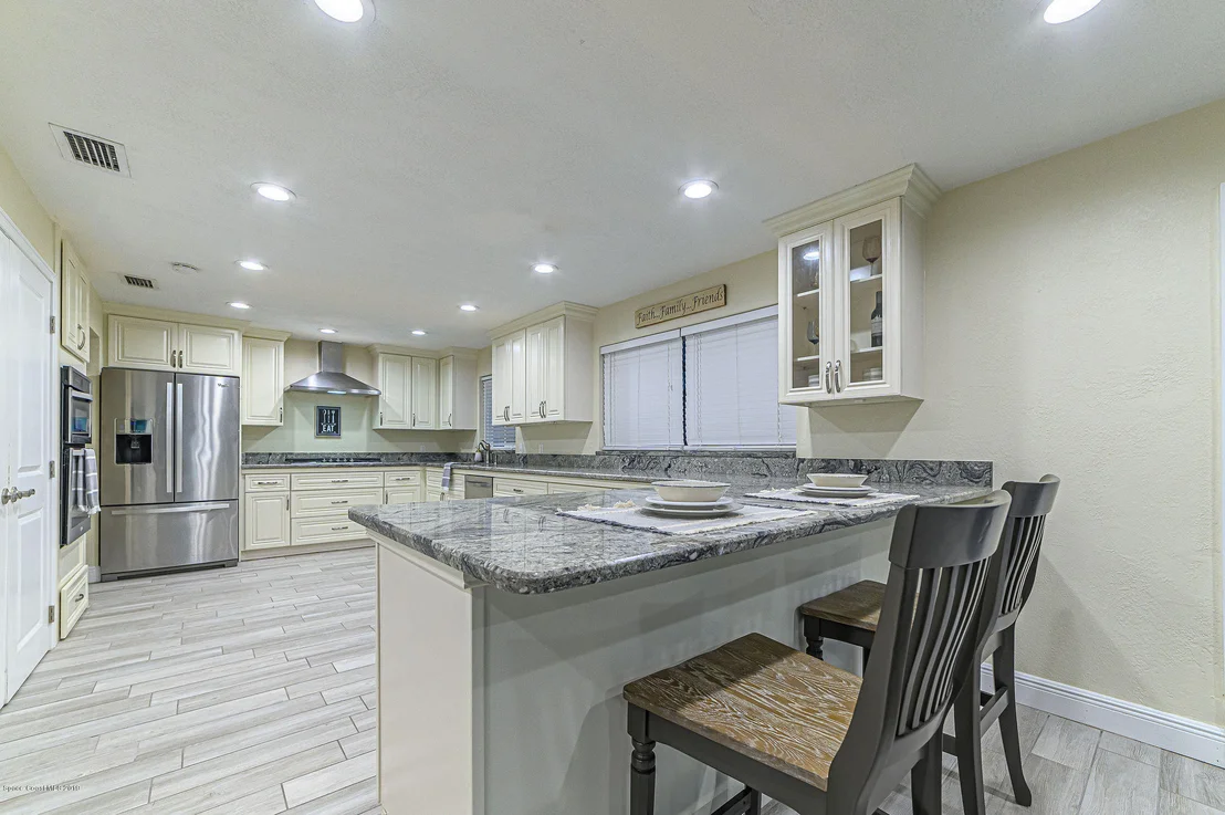 Photo of 3905 Lake Washington Road