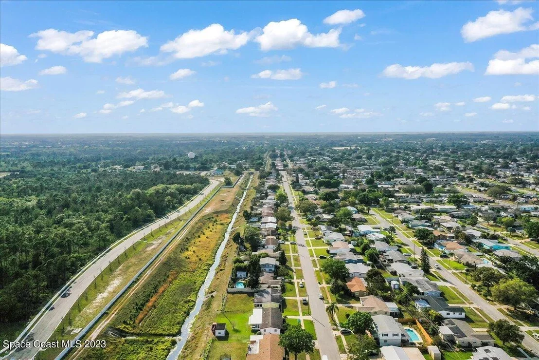 Photo of 1707 Ixora Drive W