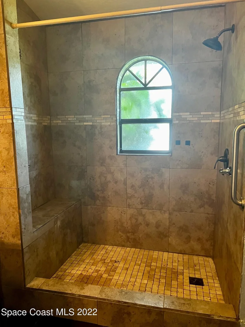 Photo of 950 Streamlet Avenue