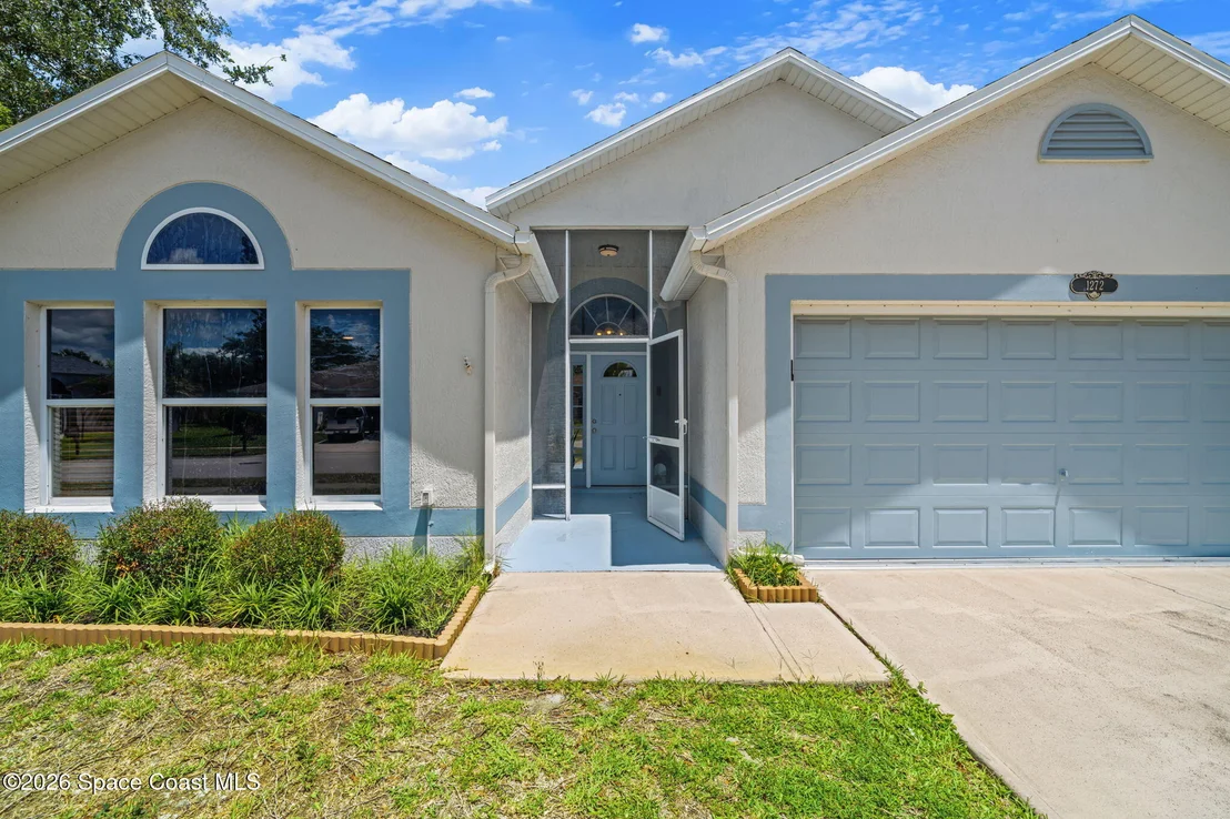 Photo of 1272 White Oak Circle