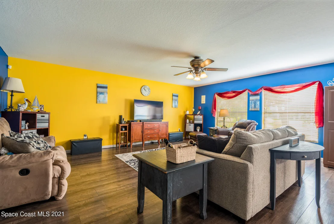 Photo of 245 Dryden Circle