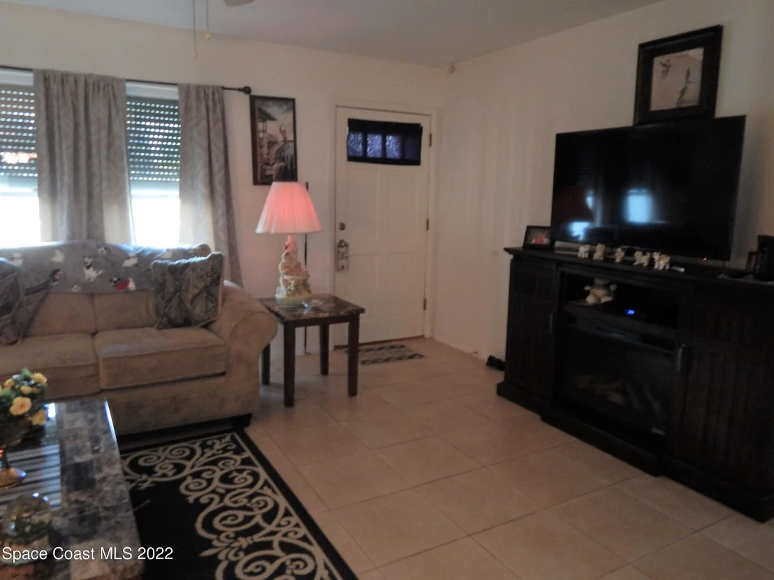 Photo of 1638 Riviera Drive NE