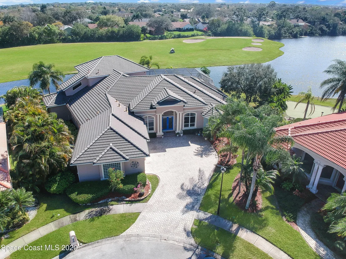 Photo of 975 Chatsworth Drive