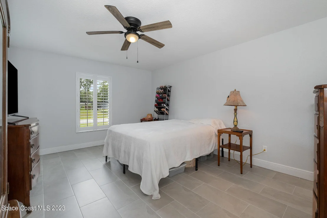Photo of 1235 Eldron Boulevard SE