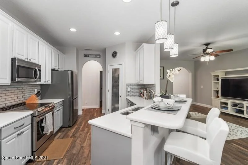 Photo of 276 SE Abernathy Circle