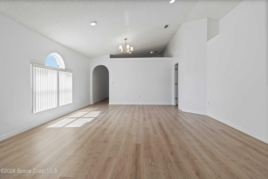Photo of 2126 Redwood Circle NE