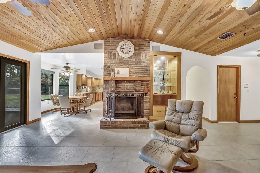 Photo of 1810 Laurel Oak Drive