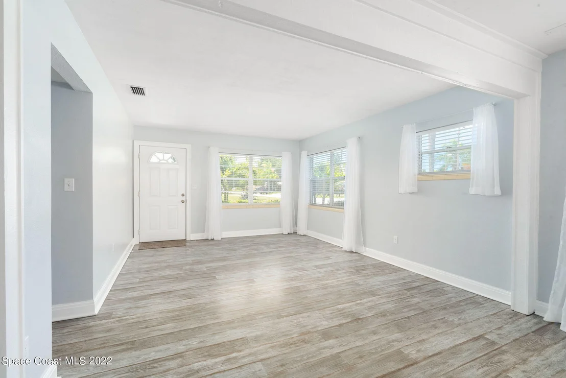Photo of 323 Tulip Lane