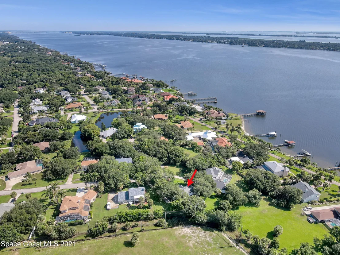 Photo of 2233 Royal Oaks Drive