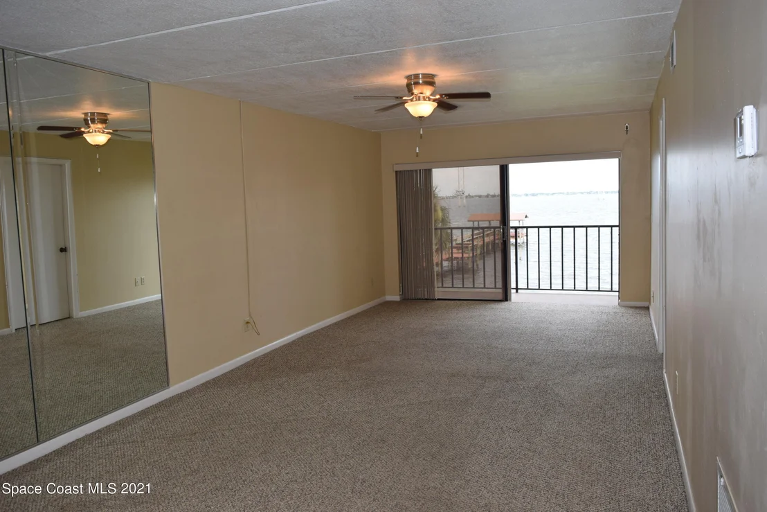 Photo of Unit 207 at 3901 Dixie Highway NE