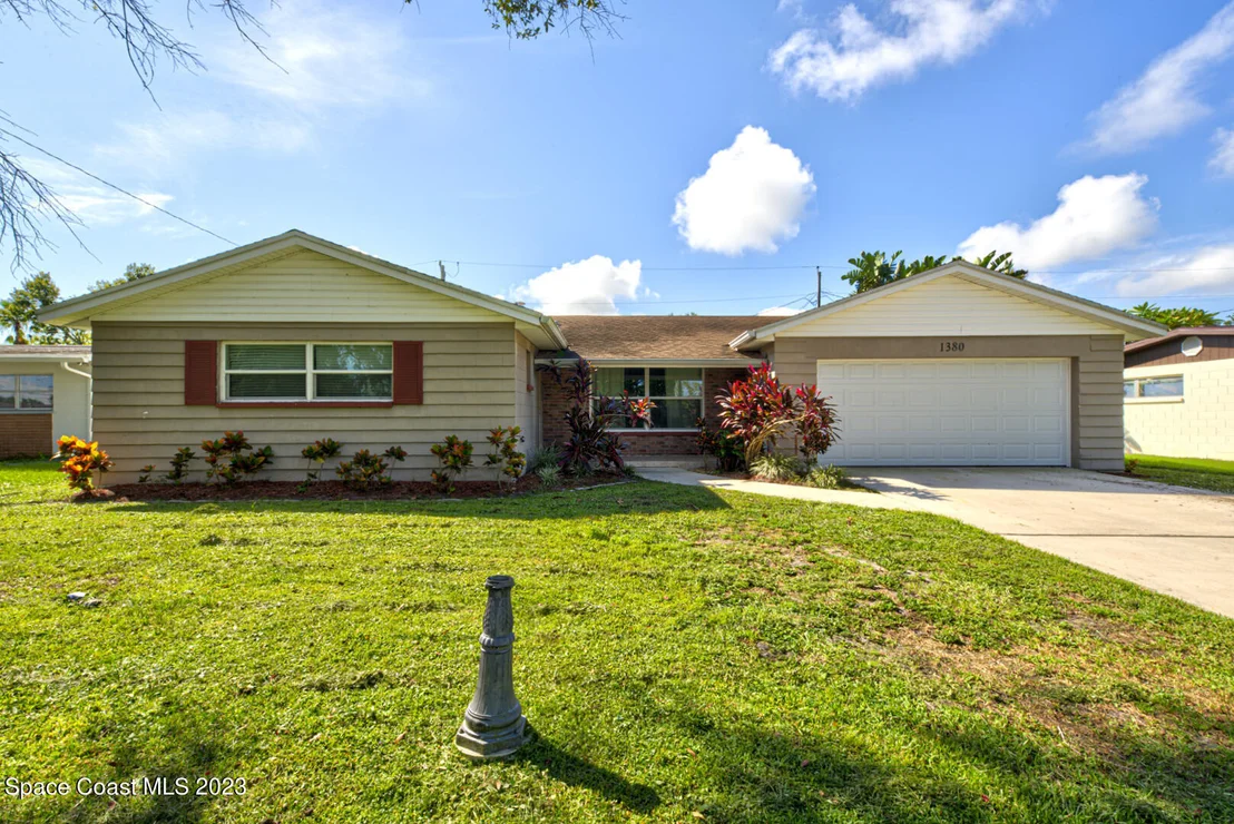 Photo of 1380 Estridge Drive