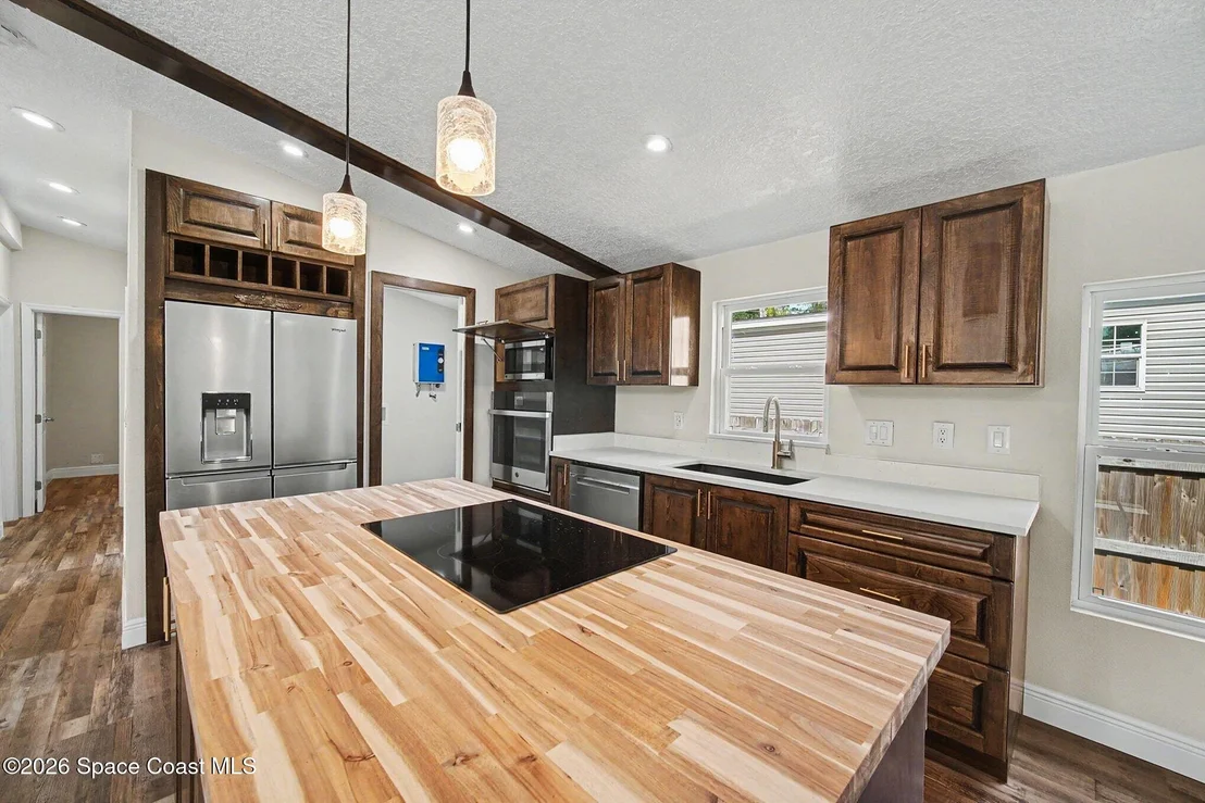 Photo of 24414 Maxwell Street
