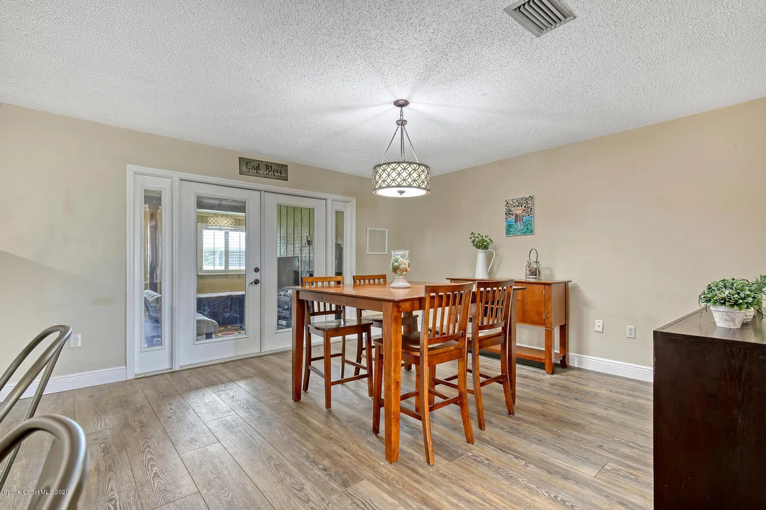 Photo of 1004 Cedarbrook Court