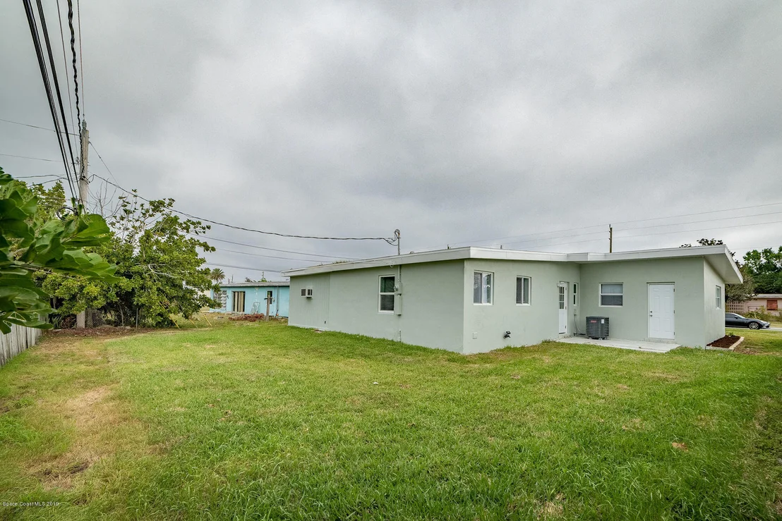 Photo of 954 Bianca Drive NE