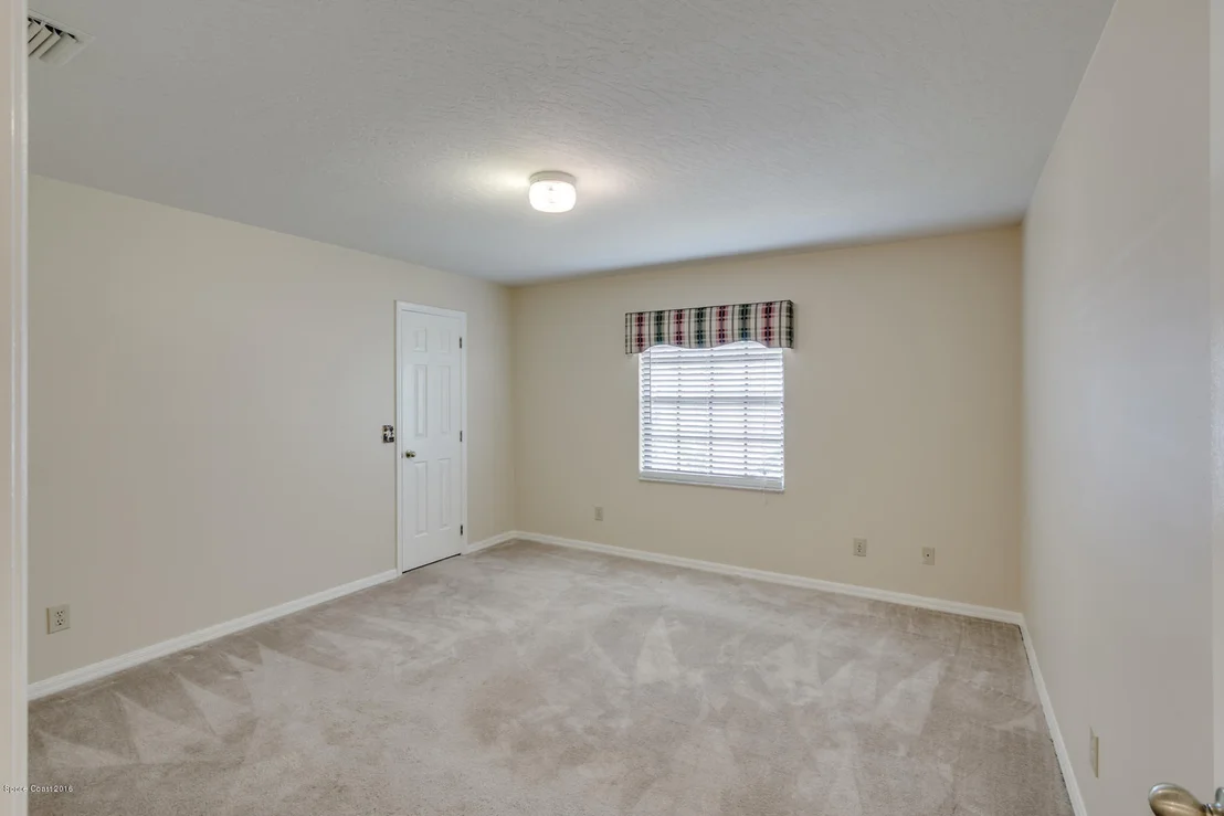 Photo of 927 Whisperpine Drive