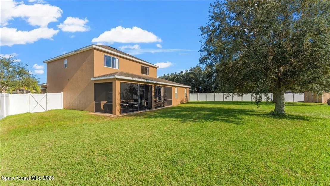 Photo of 2000 Bridgeport Circle