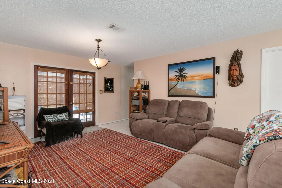 Photo of 5595 Fairbridge Street