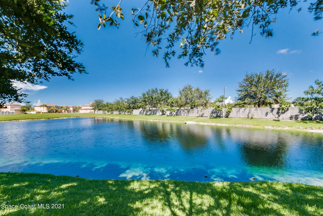 Photo of 1125 White Oak Circle