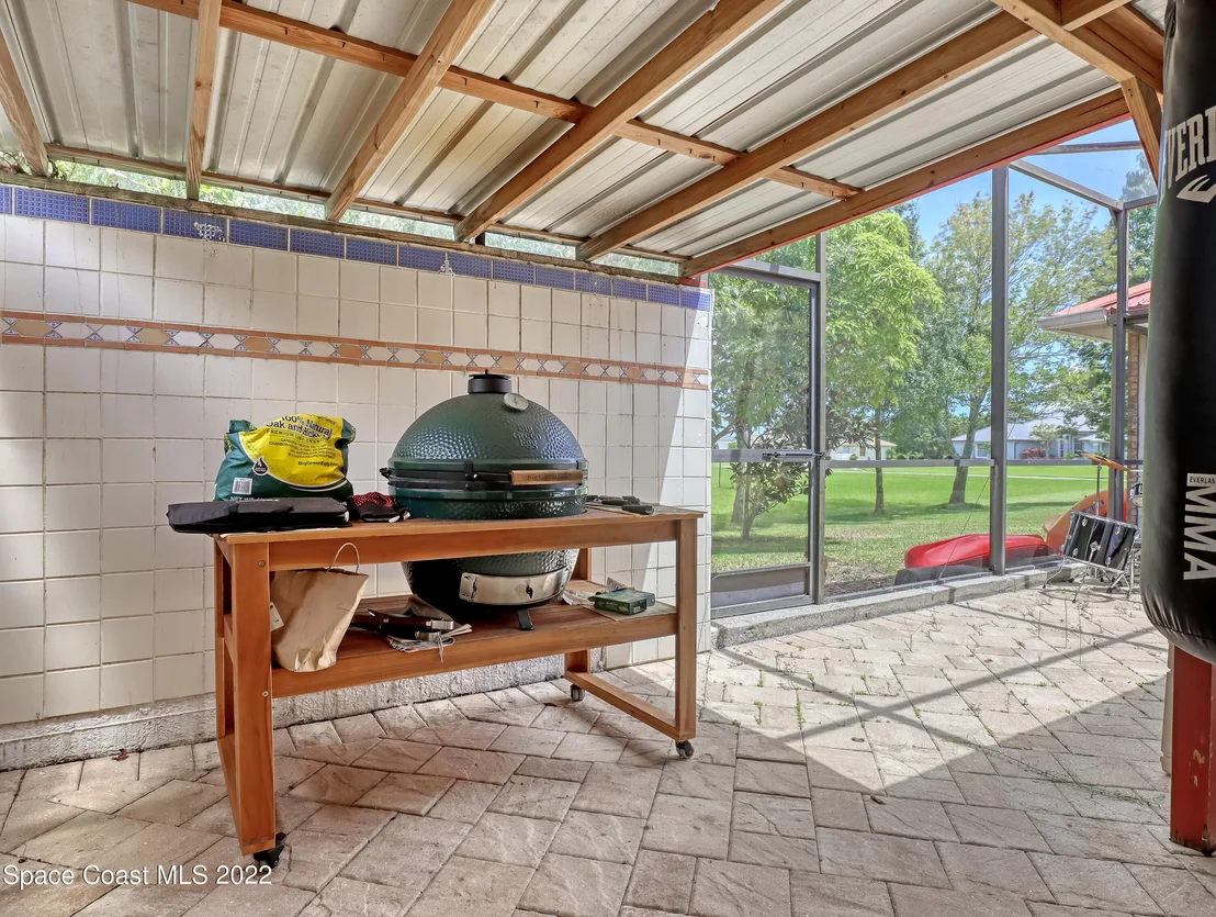 Photo of 4304 Long Lake Road