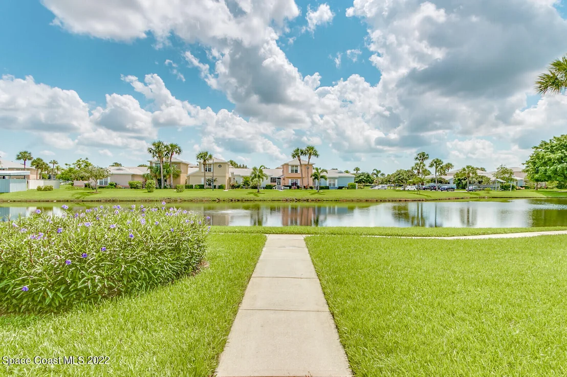 Photo of 802 Wateroak Drive NE